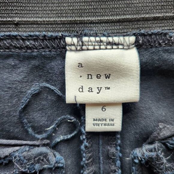 A New Day womens size 6 black pull on pants stretchy waist straight dressy offi - Picture 3 of 6